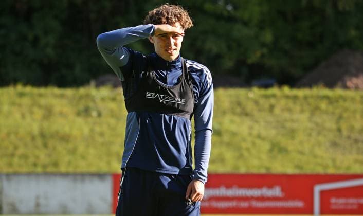 14 10 2025, xmohx, Fussball 3 Liga, 1 FC Saarbrücken Training v l Lasse Wilhelm Saarbrücken looks ahead to his possible contract extension Saarbrücken DFL DFB REGULATIONS PROHIBIT ANY USE OF PHOTOGRAPHS as IMAGE SEQUENCES and or QUASI VIDEO Saarbrücken
