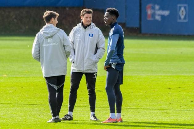Co-coach Loic Fave Coach Merlin Polzin talking to Albert Sambi Lokonga HSV Germany , Hamburg , Volksparkstadion , Training ground football , 1 Bundesliga , Training of Hamburger SV