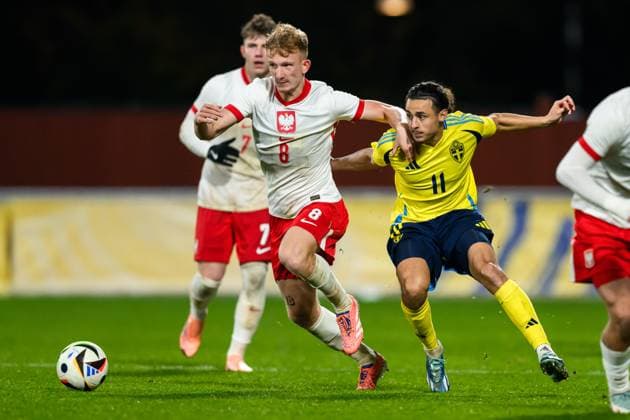 251014 Mateusz Kowalczyk of Poland and Amin Boudri of Sweden during the UEFA Under 21 Qualifier football match between Sweden and Poland on October 14, 2025 in Jönköping Photo Carl Sandin BILDBYRAN code CS CS0792 fotboll football soccer fotball em kval kval uefa european under 21 qualifier qualifier u21 under 21 sverige sweden poland bbeng  Copyright: CARLxSANDIN BB251014CS025