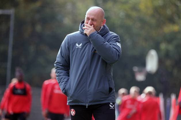14 10 2025, xmohx, Football 2 Bundesliga, 1 FC Kaiserslautern Training v l Coach Torsten Lieberknecht 1 FC Kaiserslautern DFL DFB REGULATIONS PROHIBIT ANY USE OF PHOTOGRAPHS as IMAGE SEQUENCES and or QUASI VIDEO Kaiserslautern