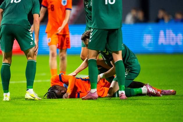 EMMEN , 14-10-2025 , Stadium Oude Meerdijk , season 2025 2026 , UEFA friendly football , match between Netherlands U21, U 21 and Lithuania U21 , picture shows injury Netherlands U21 player Don-Angelo Konadu Netherlands U21 - Lithuania U21  x31508246x Copyright: