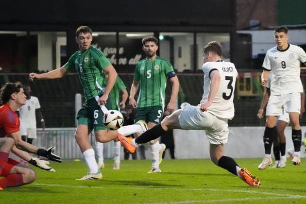 Chance for Lukas Ullrich Germany U21, 3 but he collides with goalkeeper Stephen McMullan Northern Ireland, Northern Ireland, 1 Belfast 14 10 2025 Northern Ireland v Germany U21, European Championship Qualification, The Oval