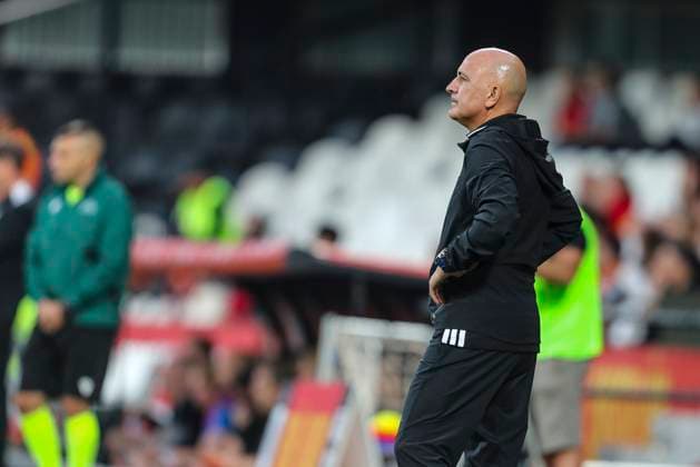 October 14, 2025, Castellon, Castellon, SPAIN: David Gordo, head coach of Espana Sub-21, looks on during the UEFA EURO, EM, Europameisterschaft,Fussball U-21 qualitication, Group A, football match played between Spain U21, U 21 and Finland U21 at Skify Castalia stadium on October 14, 2025, in Castellon, Spain. Castellon SPAIN - ZUMAa181 20251014_zaa_a181_003 Copyright: xIvanxTerronx