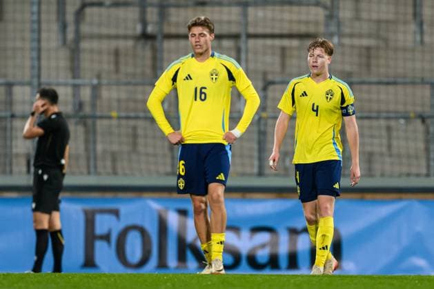 251014 Lukas Björklund and Nils Zätterström of Sweden look dejected during the UEFA Under 21 Qualifier football match between Sweden and Poland on October 14, 2025 in Jönköping Photo Carl Sandin BILDBYRAN code CS CS0792 fotboll football soccer fotball em kval kval uefa european under 21 qualifier qualifier u21 under 21 sverige sweden poland bbeng depp  Copyright: CARLxSANDIN BB251014CS040