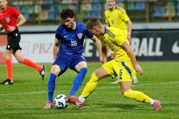 Croatia, Velika Gorica, 141025. Players Marin Soticek and Ivan Varfolomieiev at the qualifying match of group 8 for the U21, U 21 European Football Championship, Croatia - Ukraine. Photo: Marko Todorov CROPIX Copyright: xxMarkoxTodorovx xCROPIXx hrvatska_ukrajina27-141025