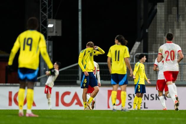 251014 Lukas Björklund of Sweden looks dejected during the UEFA Under 21 Qualifier football match between Sweden and Poland on October 14, 2025 in Jönköping Photo Carl Sandin BILDBYRAN code CS CS0792 fotboll football soccer fotball em kval kval uefa european under 21 qualifier qualifier u21 under 21 sverige sweden poland bbeng depp  Copyright: CARLxSANDIN BB251014CS048