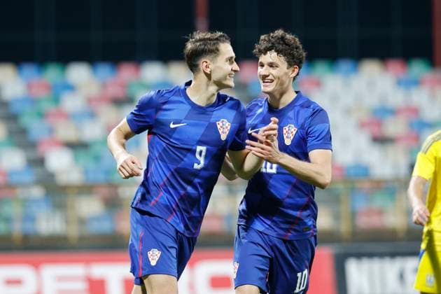 Croatia, Velika Gorica, 141025. Croatian players Leon Grgic and Marin Soticek at qualifying match of group 8 for the U21, U 21 European Football Championship, Croatia - Ukraine. Photo: Marko Todorov CROPIX Copyright: xxMarkoxTodorovx xCROPIXx hrvatska_ukrajina32-141025