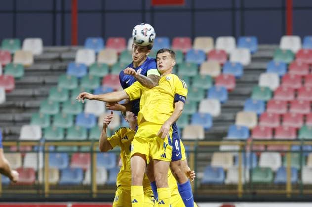 Croatia, Velika Gorica, 141025. Players Luka Vuskovic and Taras Mykhavko at qualifying match of group 8 for the U21, U 21 European Football Championship, Croatia - Ukraine. Photo: Marko Todorov CROPIX Copyright: xxMarkoxTodorovx xCROPIXx hrvatska_ukrajina12-141025