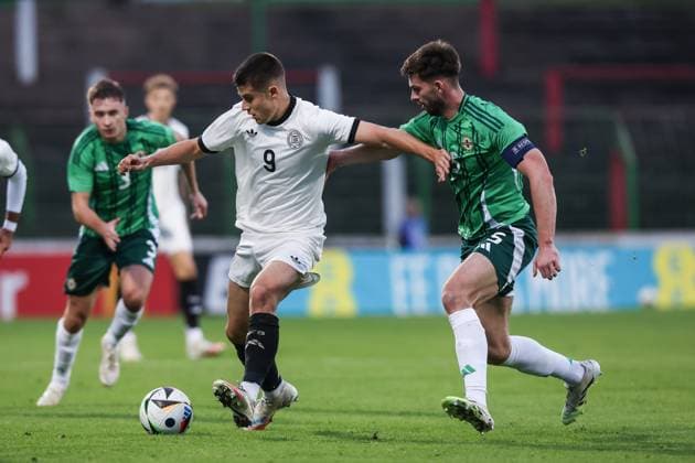 Sport, Football, U21 European Championship Qualification Group F 5 Matchday Northern Ireland U21 Germany U21 14 10 2025, The Oval Nicolo Tresoldi Germany, 9 Michael Forbes Northern Ireland, 5 One-on-one Belfast The Oval Northern Ireland
