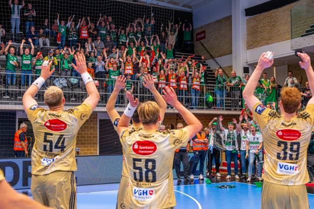 L R , Fredericia Handboldklub red against TSV Hannover Burgdorf beige 1 Matchday of Group Matches EHF European League 2025 2026 14 10 2025, Middelfart Sparekasse ARENA Fredericia, DEN , Copyright: xJanxGuentherx xTSVxHannover-Burgdorfx