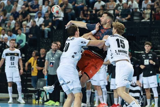 HANDBALL : Montpellier HB vs. THW Kiel - EHF - 14 10 2025 Zvonimir SRNA of Montpellier lors du match Montpellier HB vs. THW Kiel de la compÃ tition EHF a l™Arena Sud de France, le 14 octobre 2025. MontpellierFrance  Copyright: xValentinaxClaretx