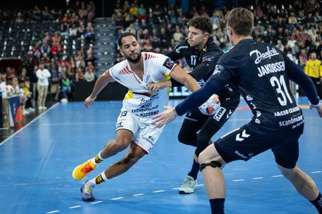 SG Flensburg Handewitt vs St Raphael, 14 10 2025 Micke Brasseleur Saint Raphael Var Handball, 93 against Marko Grgic SG Flensburg Handewitt, 17 and Emil Jakobsen SG Flensburg Handewitt, 31 FLENSBURG, GERMANY OCTOBER 14 during the EHF European League match between SG Flensburg Handewitt vs St Raphael at GP JOULE Arena, on matchday 1 of the Group Matches Group A on October 14, 2025 in Flensburg, Germany Copyright: xBEAUTIFULxSPORTS MarioxM.xKobergx