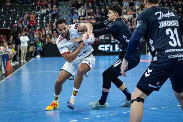 SG Flensburg Handewitt vs St Raphael, 14 10 2025 Micke Brasseleur Saint Raphael Var Handball, 93 against Marko Grgic SG Flensburg Handewitt, 17 FLENSBURG, GERMANY OCTOBER 14 during the EHF European League match between SG Flensburg Handewitt vs St Raphael at GP JOULE Arena, on matchday 1 of the Group Matches Group A on October 14, 2025 in Flensburg, Germany Copyright: xBEAUTIFULxSPORTS MarioxM.xKobergx