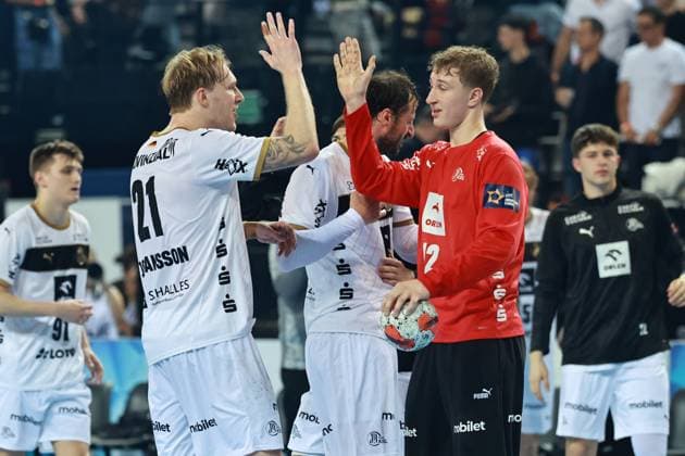 HANDBALL : Montpellier HB vs. THW Kiel - EHF - 14 10 2025 Celebration Eric JOHANSSON (THW K), Leon NOWOTTNY (THW K) lors du match Montpellier HB vs. THW Kiel de la compÃ tition EHF a l™Arena Sud de France, le 14 octobre 2025. MontpellierFrance  Copyright: xValentinaxClaretx