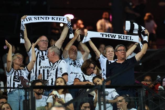 HANDBALL : Montpellier HB vs. THW Kiel - EHF - 14 10 2025 Supporters Kiel lors du match Montpellier HB vs. THW Kiel de la compÃ tition EHF a l™Arena Sud de France, le 14 octobre 2025. MontpellierFrance  Copyright: xValentinaxClaretx