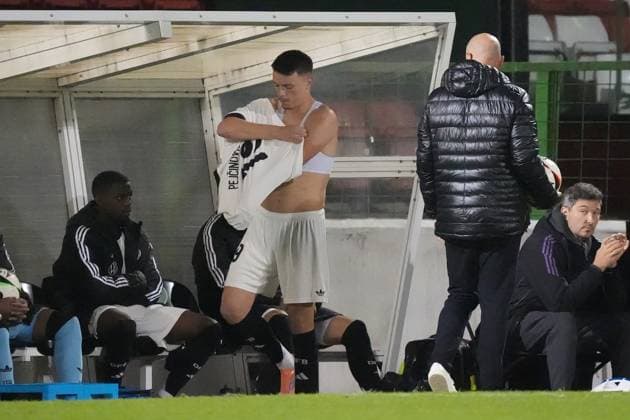 Dzenan Pejcinovic Germany U21, 19 prepares for substitution Belfast 14 10 2025 Northern Ireland v Germany U21, European Championship Qualifiers, The Oval