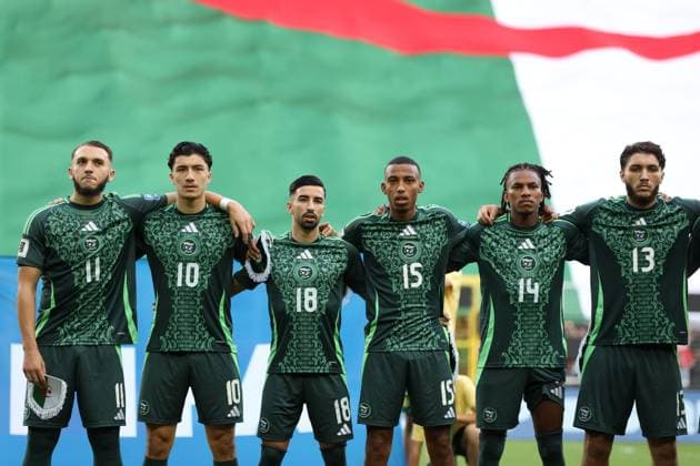 Algeria v Uganda - 2026 FIFA World Cup, WM, Weltmeisterschaft, Fussball Qualifier Algeria s players pose for a group photo before the 2026 FIFA World Cup qualifying match between Algeria and Uganda in Tizi Ouzou, Algeria, on October 14, 2025. TIZI ouzou Algeria  Copyright: xAPPx originalFilename:app-notitle251014_nppnT.jpg