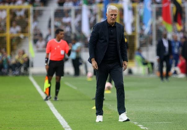 Algeria v Uganda - 2026 FIFA World Cup, WM, Weltmeisterschaft, Fussball Qualifier The Algerian coach Vladimir Petkovic reacts during the FIFA World Cup 2026 qualifying football match between Algeria and Uganda in Tizi Ouzou, Algeria, on October 14, 2025 TIZI ouzou Algeria  Copyright: xAPPx originalFilename:app-notitle251014_npnyt.jpg