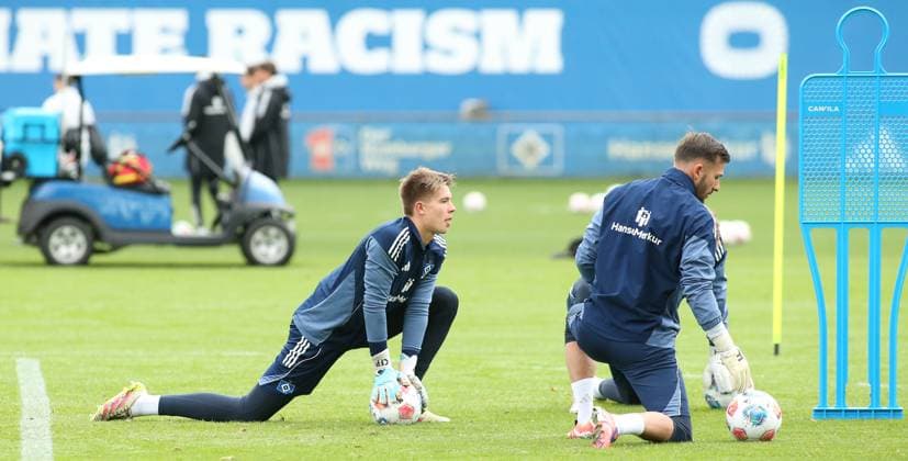 Morning training session for Bundesliga club Hamburger SV on the training pitch at the Volksparkstadion The session on Tuesday morning was the last public training session before the away game at RB Leipzig next Saturday, October 18 Colin Poppelbaum, Daniel Heuer Fernandes v l Stellingen Hamburg