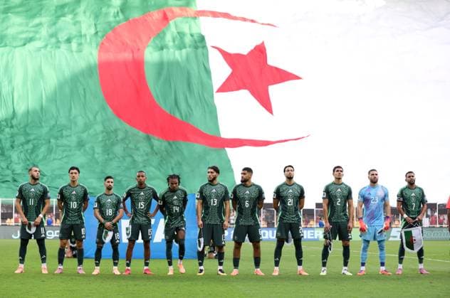 Algeria v Uganda - 2026 FIFA World Cup, WM, Weltmeisterschaft, Fussball Qualifier Algeria s players pose for a group photo before the 2026 FIFA World Cup qualifying match between Algeria and Uganda in Tizi Ouzou, Algeria, on October 14, 2025. TIZI ouzou Algeria  Copyright: xAPPx originalFilename:app-notitle251014_npn6u.jpg