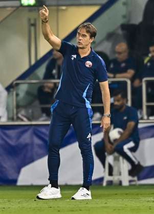 UQATAR v NITED ARAB EMIRATES-2026 FIFA World Cup, WM, Weltmeisterschaft, Fussball ASIAN QUALIFIER PLAYOFFS Head coach of Qatar Julen Lopetegui during the FIFA World Cup 2026 AFC Asian qualifiers playoffs group A match between Qatar and United Arab Emirates at Jassim Bin Hamad Stadium in Doha, Qatar, on October 14, 2025. DOHA Qatar Copyright: xNOUSHADx
