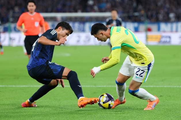 (L-R) Tsuyoshi Watanabe (JPN), Gabriel Martinelli (BRA), OCTOBER 14, 2025 - Football Soccer : KIRIN Challenge Cup 2025 match between Japan - Brazil at Tokyo Stadium in Tokyo, Japan. Noxthirdxpartyxsales  aflo_306938913