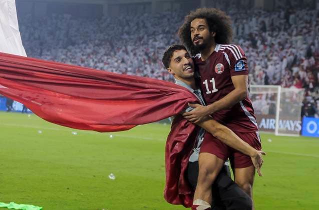 UQATAR v NITED ARAB EMIRATES-2026 FIFA World Cup, WM, Weltmeisterschaft, Fussball ASIAN QUALIFIER PLAYOFFS Akram Afif (R) of Qatar celebrate after the team s victory in the FIFA World Cup 2026 AFC Asian qualifiers playoffs group A match between Qatar and United Arab Emirates at Jassim Bin Hamad Stadium in Doha, Qatar, on October 14, 2025. DOHA Qatar Copyright: xNOUSHADx