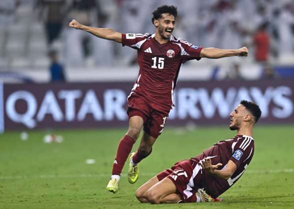 UQATAR v NITED ARAB EMIRATES-2026 FIFA World Cup, WM, Weltmeisterschaft, Fussball ASIAN QUALIFIER PLAYOFFS Ahmed Alganehi (L) and Mohamed Naceur Manai (R) of Qatar celebrate after the team s victory in the FIFA World Cup 2026 AFC Asian qualifiers playoffs group A match between Qatar and United Arab Emirates at Jassim Bin Hamad Stadium in Doha, Qatar, on October 14, 2025. DOHA Qatar Copyright: xNOUSHADx