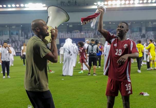 UQATAR v NITED ARAB EMIRATES-2026 FIFA World Cup, WM, Weltmeisterschaft, Fussball ASIAN QUALIFIER PLAYOFFS Almoez Ali (R) and Abdelkarim Hassan (L) of Qatar celebrate after the team s victory in the FIFA World Cup 2026 AFC Asian qualifiers playoffs group A match between Qatar and United Arab Emirates at Jassim Bin Hamad Stadium in Doha, Qatar, on October 14, 2025. DOHA Qatar Copyright: xNOUSHADx