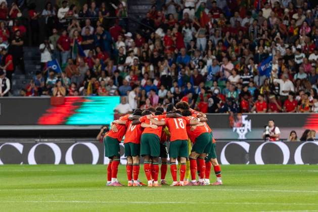 October 14, 2025, Lisbon, Portugal: Portugal team huddle during the FIFA World Cup, WM, Weltmeisterschaft, Fussball 2026 qualifying round match between Portugal and Hungary at Alvalade Stadium. Lisbon Portugal - ZUMAs197 20251014_aaa_s197_341 Copyright: xHugoxAmaralx
