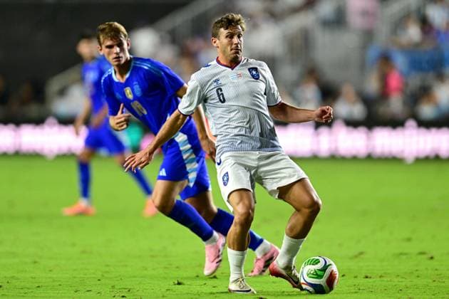 Juan O Neill (C) from Puerto Rico controls the ball during a friendly match between Puerto Rico and Argentina at Chase Stadium in Fort Lauderdale, United States, 14 October 2025. International Friendly, Länderspiel, Nationalmannschaft Puerto Rico vs Argentina !ACHTUNG: NUR REDAKTIONELLE NUTZUNG!  Copyright: xGiorgioxVierax AMDEP6480 20251015-55018225154_1