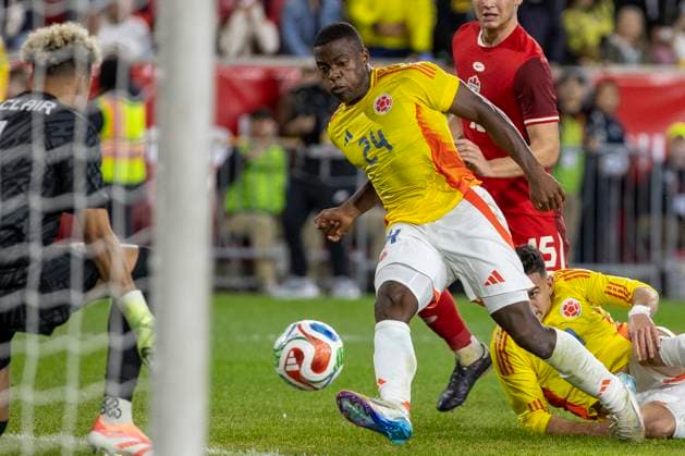 Andrés Román of Colombia kicks the ball during a friendly match between Colombia and Canada at Red Bull Arena in New Jersey, United States, 14 October 2025. International Friendly, Länderspiel, Nationalmannschaft Colombia vs Canada !ACHTUNG: NUR REDAKTIONELLE NUTZUNG!  Copyright: xÁngelxColmenaresx AMDEP6506 20251015-55018225413_1