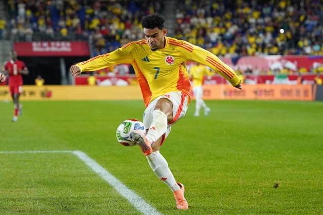 Canada v Colombia - International Friendly, Länderspiel, Nationalmannschaft Match Luis Diaz 7 of Colombia kicks the ball during the International Friendly match between Canada and Colombia at Sports Illustrated Stadium on October 14, 2025 in Harrison, Nueva Jersey. (Photo by Leonardo Ramirez Eyepix Group) Copyright: xLeonardoxRamirezx xEyepixxGroupx LR-14102025-05671