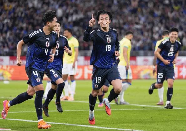 Football: Friendly between Japan and Brazil Japan s Ayase Ueda (18) celebrates after scoring the winner in the second half of an international football friendly against Brazil at Ajinomoto Stadium in Chofu, Tokyo, on Oct. 14, 2025.  A14AA0004942033P