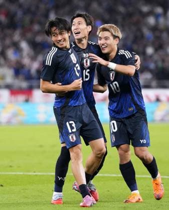 Football: Friendly between Japan and Brazil Japan s Keito Nakamura (13) celebrates with teammates after scoring the team s second goal in the second half of an international football friendly against Brazil at Ajinomoto Stadium in Chofu, Tokyo, on Oct. 14, 2025.  A14AA0004942043P