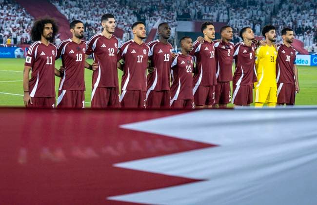 (251015) -- DOHA, Oct. 15, 2025 -- Starting players of Qatar line up before the FIFA World Cup, WM, Weltmeisterschaft, Fussball 2026 AFC Asian Qualifiers group A playoffs match between Qatar and United Arab Emirates in Doha, Qatar, Oct. 14, 2025. (Photo by Xinhua) (SP)QATAR-DOHA-FOOTBALL-PLAYOFFS ASIAN QUALIFIERS-FIFA WORLD CUP 2026-QATAR VS UNITED ARAB EMIRATES Nikku 