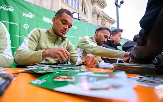 Football, 2nd BL, SpVgg Greuther Fürth Autograph session