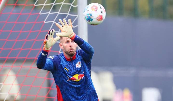 RB Leipzig Training Bundesliga Leipzig, 14 10 2025, RB Leipzig Training Center,Soccer Bundesliga , RB Leipzig Training , In the picture rGoalkeeper Peter Gulacsi 1, RB Leipzig , Picture Point