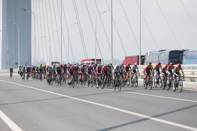 (251015) -- SHANGHAI, Oct. 15, 2025 -- Cyclists compete during the Stage 2 of the UCI Women s WorldTour Tour of Chongming Island Road cycling, Rad, Radsport, Strasse race in Shanghai, east China, Oct. 15, 2025. ) (SP)CHINA-SHANGHAI-CYCLING-UCI WOMEN S WORLDTOUR-TOUR OF CHONGMING ISLAND (CN) WangxXiang 