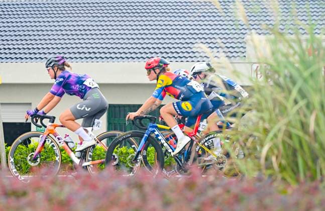 (251015) -- SHANGHAI, Oct. 15, 2025 -- Cyclists compete during the Stage 2 of the UCI Women s WorldTour Tour of Chongming Island Road cycling, Rad, Radsport, Strasse race in Shanghai, east China, Oct. 15, 2025. ) (SP)CHINA-SHANGHAI-CYCLING-UCI WOMEN S WORLDTOUR-TOUR OF CHONGMING ISLAND (CN) ChenxHaoming 