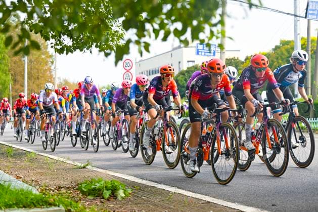 (251015) -- SHANGHAI, Oct. 15, 2025 -- Cyclists compete during the Stage 2 of the UCI Women s WorldTour Tour of Chongming Island Road cycling, Rad, Radsport, Strasse race in Shanghai, east China, Oct. 15, 2025. ) (SP)CHINA-SHANGHAI-CYCLING-UCI WOMEN S WORLDTOUR-TOUR OF CHONGMING ISLAND (CN) ChenxHaoming 