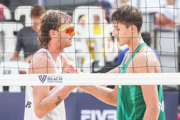 (251015) -- LAGUNA PROVINCE, Oct. 15, 2025 -- Logan Webber (L) of the United States shakes hands with Luc Fluckiger of Switzerland after the men s qualification match between Hagen Smith Logan Webber of the United States and Florian Breer Luc Fluckiger of Switzerland at the Volleyball World Beach Pro Tour in Laguna Province, the Philippines, Oct. 15, 2025. ) (SP)THE PHILIPPINES-LAGUNA PROVINCE-VOLLEYBALL WORLD BEACH PRO TOUR ROUELLExUMALI 
