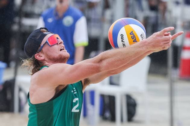 (251015) -- LAGUNA PROVINCE, Oct. 15, 2025 -- Oliver Merritt of Australia digs the ball during the men s qualification match between Ben Hood Oliver Merritt of Australia and Luke de Greef Martin Licht of Canada at the Volleyball World Beach Pro Tour in Laguna Province, the Philippines, Oct. 15, 2025. ) (SP)THE PHILIPPINES-LAGUNA PROVINCE-VOLLEYBALL WORLD BEACH PRO TOUR ROUELLExUMALI 