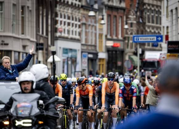 DORDRECHT - Cyclists cycle through the center of Dordrecht during the start of the first stage of the Tour of Holland. For the first time in 21 years, a cycling race will be held on Dutch soil. ANP KOEN VAN WEEL xVIxANPxSportx xxANPxIVx 539252589 originalFilename: 539252589.jpg