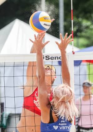 (251015) -- LAGUNA PROVINCE, Oct. 15, 2025 -- Avery Poppinga (Rear) of the United States spikes the ball against Asano Minami of Japan during the women s qualification match between Avery Poppinga Kamila Tan of the United States and Urata Keiko Asano Minami of Japan at the Volleyball World Beach Pro Tour in Laguna Province, the Philippines, Oct. 15, 2025. ) (SP)THE PHILIPPINES-LAGUNA PROVINCE-VOLLEYBALL WORLD BEACH PRO TOUR ROUELLExUMALI 