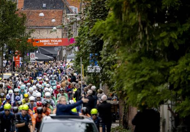 DORDRECHT - Cyclists cycle through the center of Dordrecht during the start of the first stage of the Tour of Holland. For the first time in 21 years, a cycling race will be held on Dutch soil. ANP KOEN VAN WEEL xVIxANPxSportx xxANPxIVx 539253136 originalFilename: 539253136.jpg