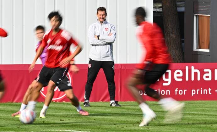 15 10 2025 Soccer 2 Soccer Bundesliga Season 2025 2026 1 FC Nürnberg Nuernberg FCN Club Training Sportfoto Zink xwoxzix Miroslav Miro Klose Coach 1 FC Nürnberg FCN watching
