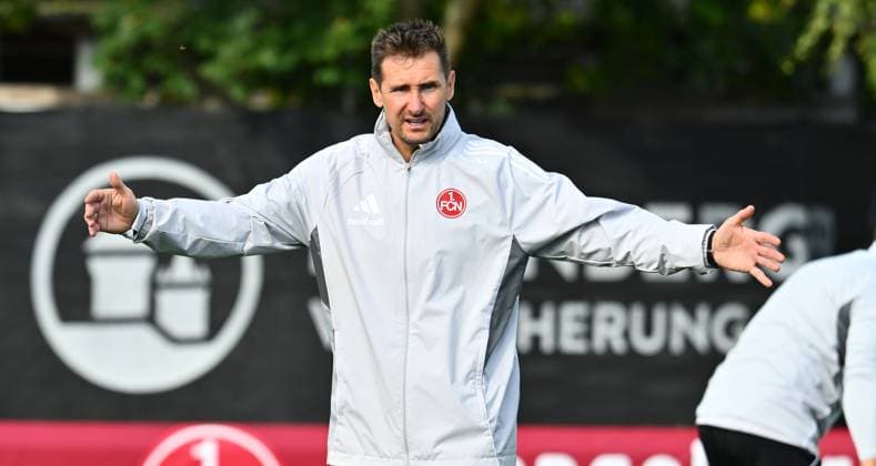 15 10 2025 Soccer 2 Soccer Bundesliga Season 2025 2026 1 FC Nürnberg Nuernberg FCN Club Training Sportfoto Zink xwoxzix Miroslav Miro Klose Coach 1 FC Nürnberg FCN gestures gesture