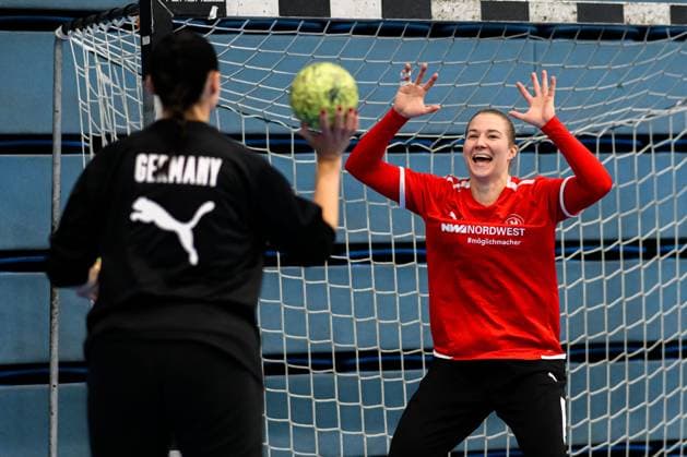 Gummersbach Handball Women Germany Training from left Goalkeeping coach Jasmina Rebmann Jankovic Germany , Goalkeeper Katharina Filter Germany Gummersbach Schwalbe Arena Germany