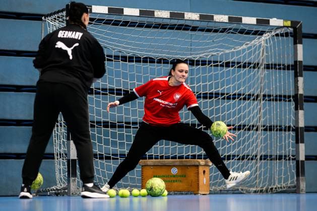 Gummersbach Handball Women Germany Training from left Goalkeeping coach Jasmina Rebmann Jankovic Germany , Goalkeeper Nicole Roth Germany Gummersbach Schwalbe Arena Germany